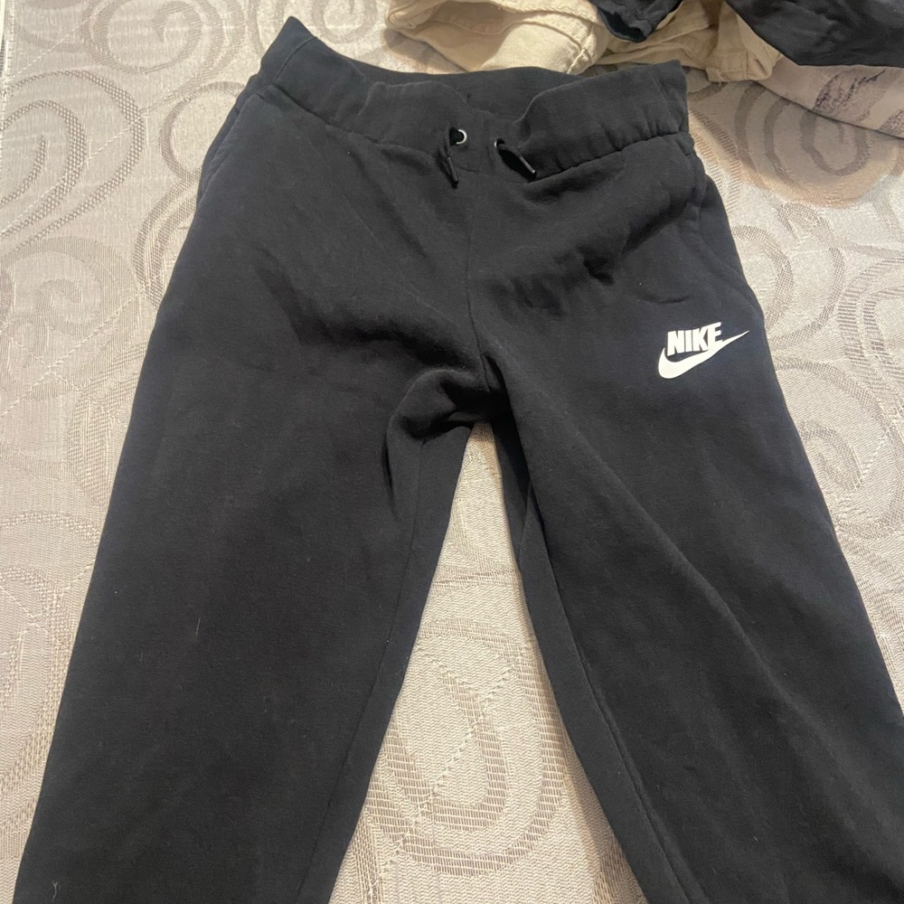 black nike joggers